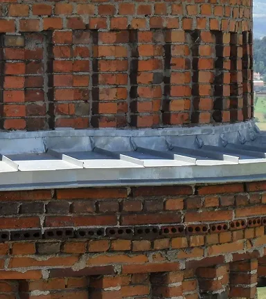 Travaux de zinguerie sur mur